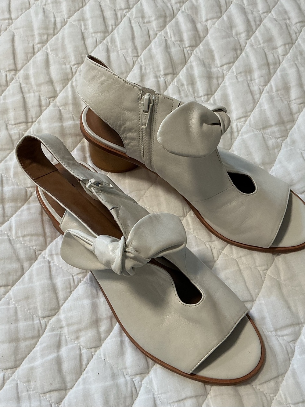 Bernardo Luna Sandal size 8 1/2 in bone white